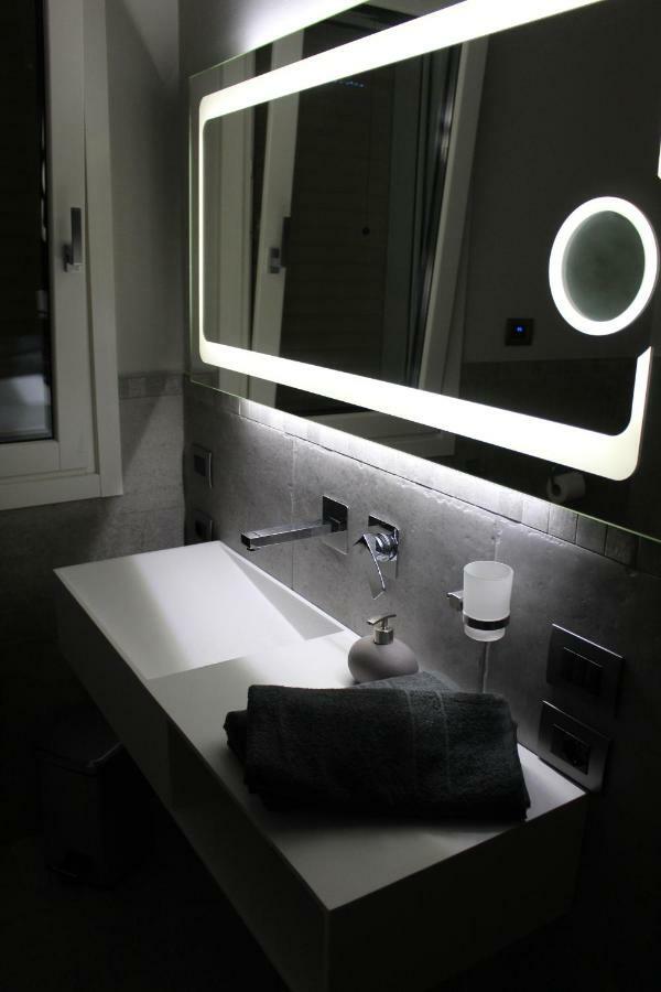 Villa Martina Luxury Rooms Desenzano del Garda Exterior photo
